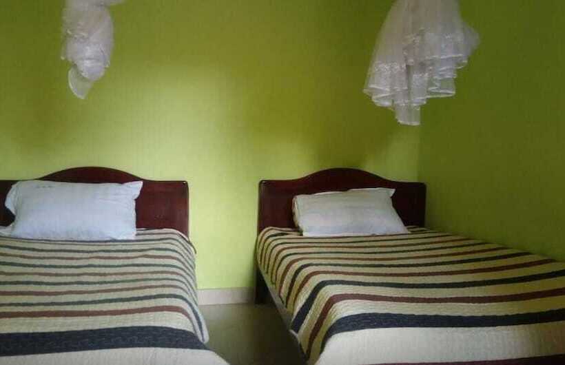 هتل Kigezi Forest Cottages