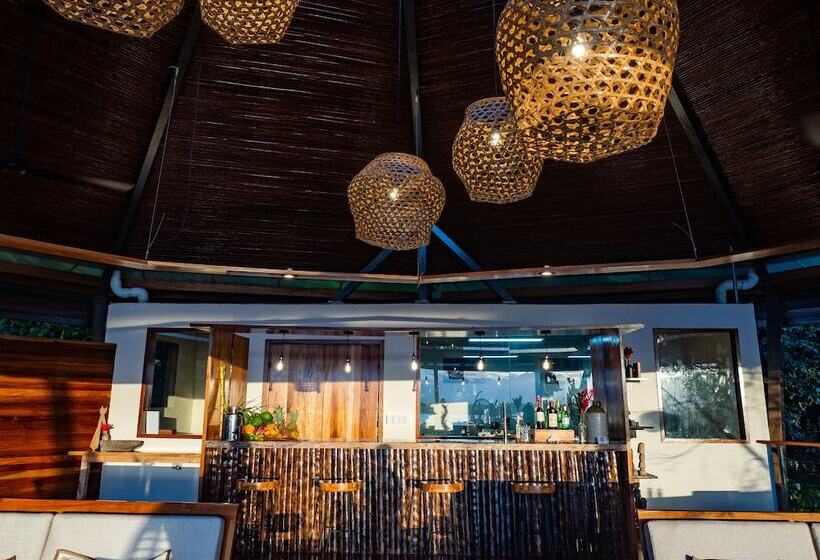 בית מלון כפרי La Loma Jungle Lodge