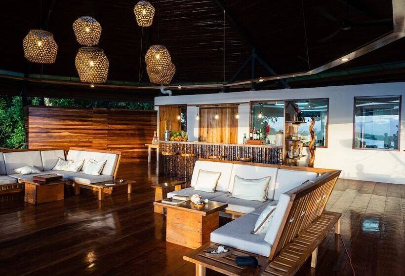 בית מלון כפרי La Loma Jungle Lodge