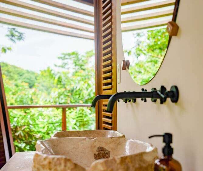 בית מלון כפרי La Loma Jungle Lodge