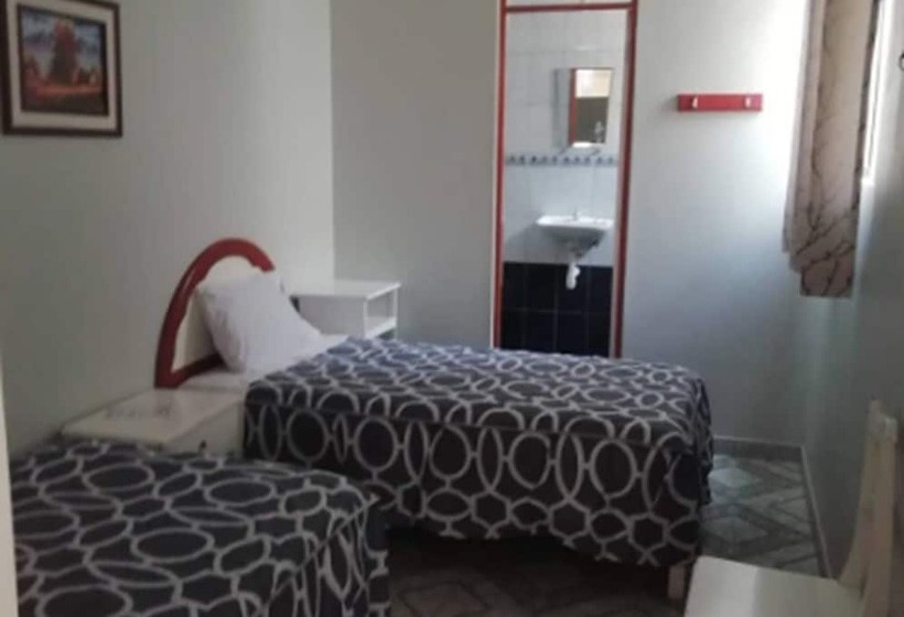 هتل La Posada De Valdez