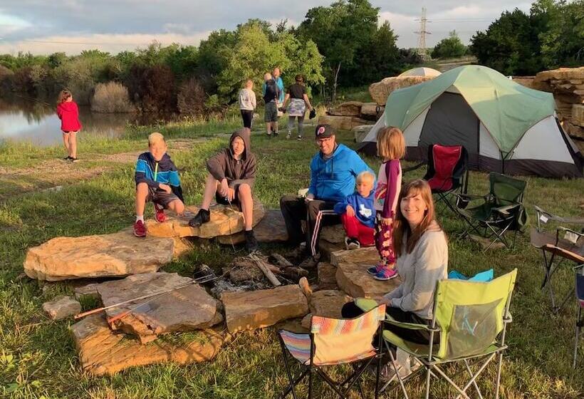 فندق Lake Godstone™