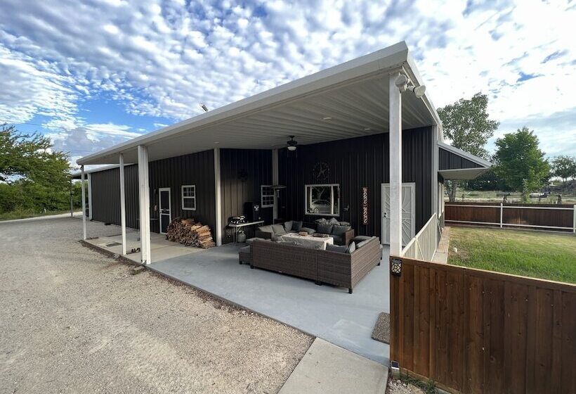 فندق Lake Godstone™