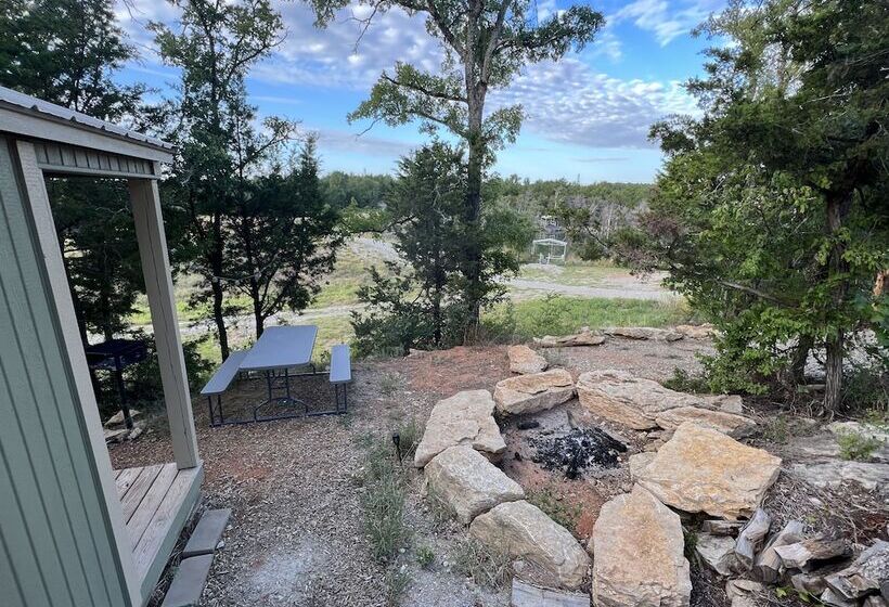 فندق Lake Godstone™