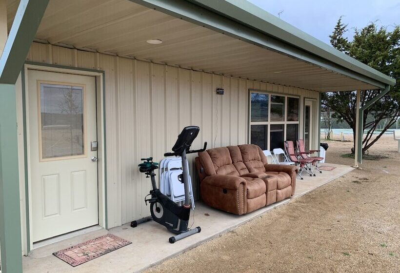 فندق Lake Godstone™