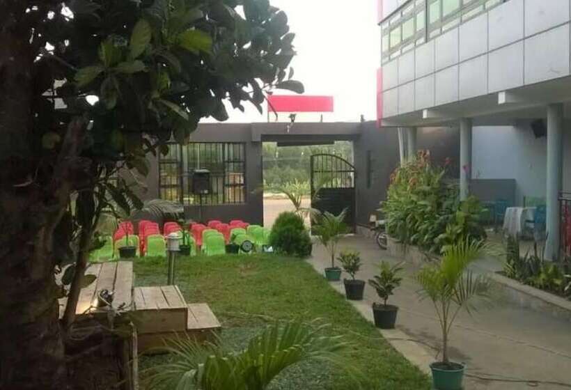 هتل Leisure Village