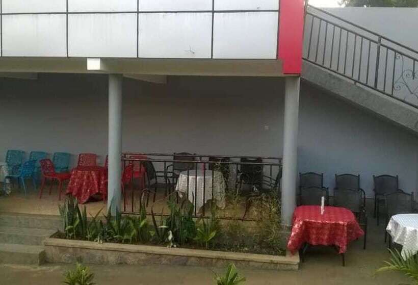 هتل Leisure Village