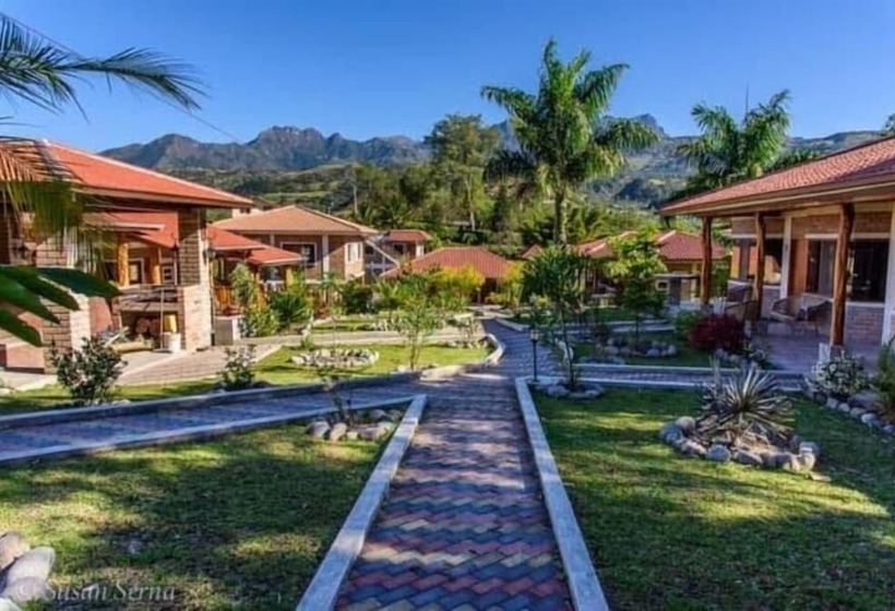 فندق Live The Life And Toro Bar