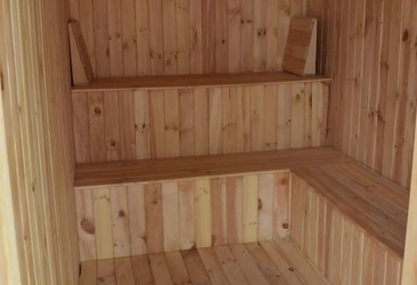 فندق Live The Life And Toro Bar