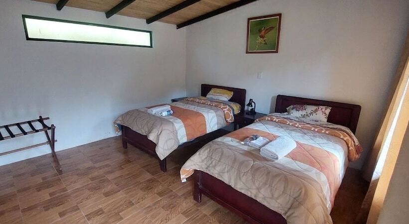 Отель Mindo Loma Bird Lodge