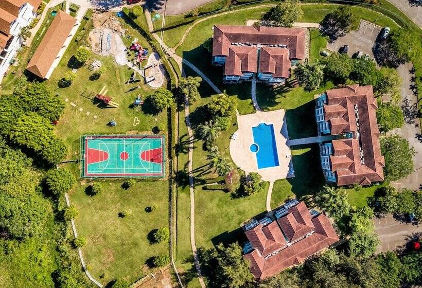 בית מלון כפרי Ocean Village 13