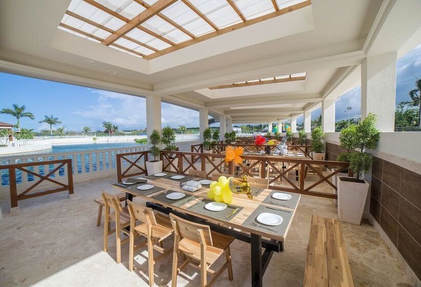 בית מלון כפרי Ocean Village 13