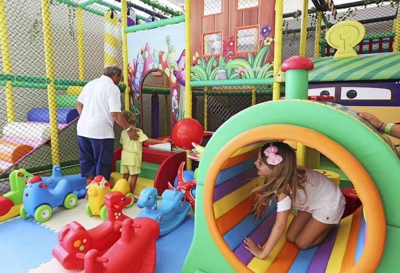 בית מלון כפרי Ocean Village 13