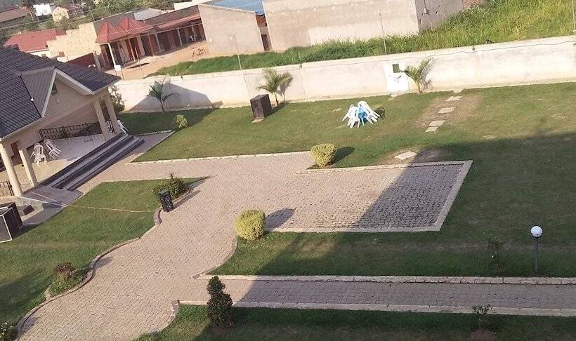 هتل Senevin Gardens