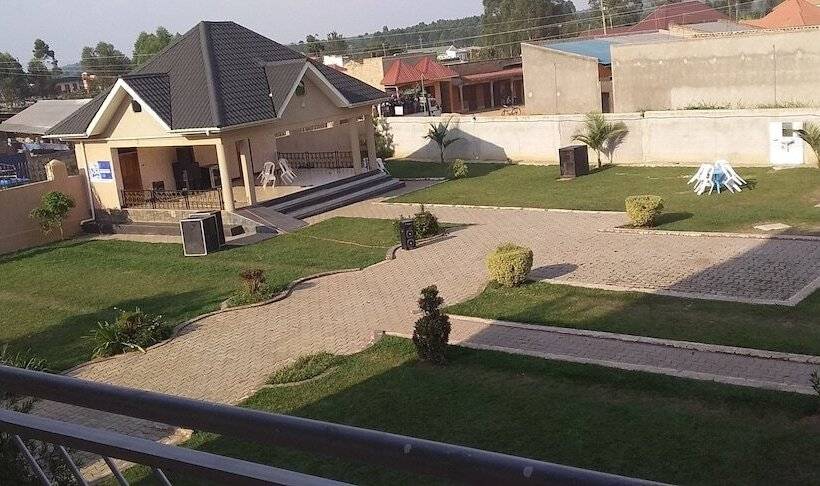 هتل Senevin Gardens