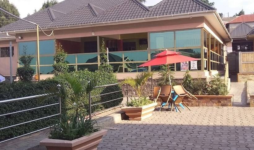 هتل Senevin Gardens