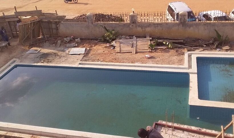 هتل Senevin Gardens