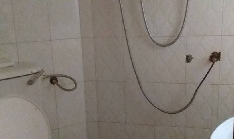 هتل Senevin Gardens