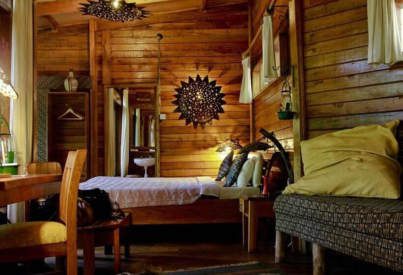 هتل The Rainforest Geo Lodge