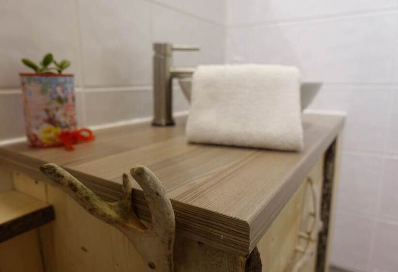 فندق Wild Caribou S Wildwood Cabin