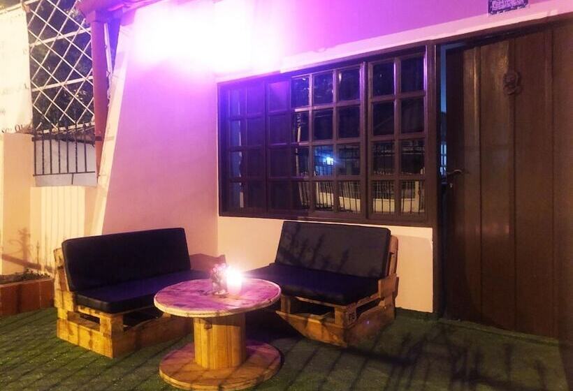 La Vie En Rose Maison   Hostel