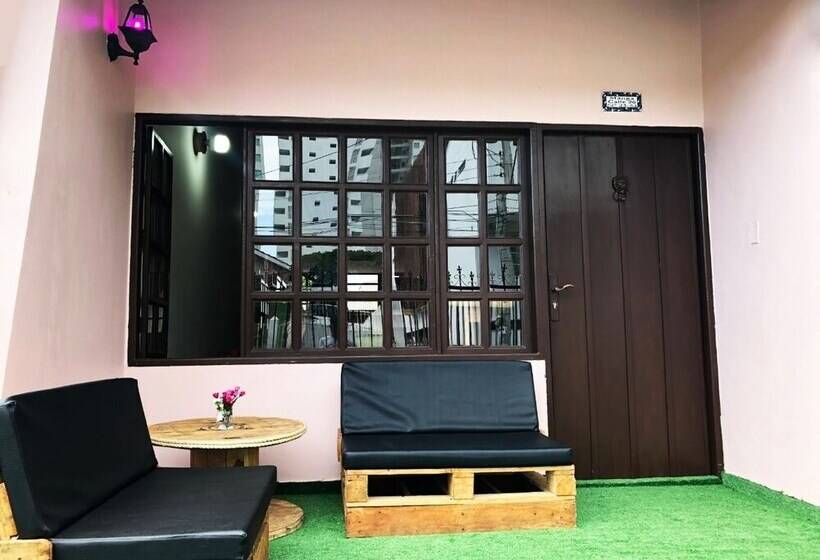 La Vie En Rose Maison   Hostel