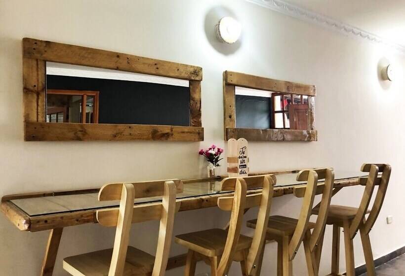 La Vie En Rose Maison   Hostel