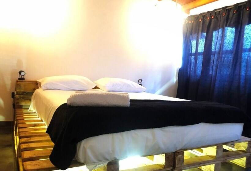 La Vie En Rose Maison   Hostel