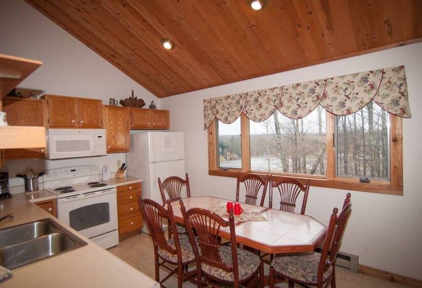 Northwoods A4 Huckleberry Hideaway