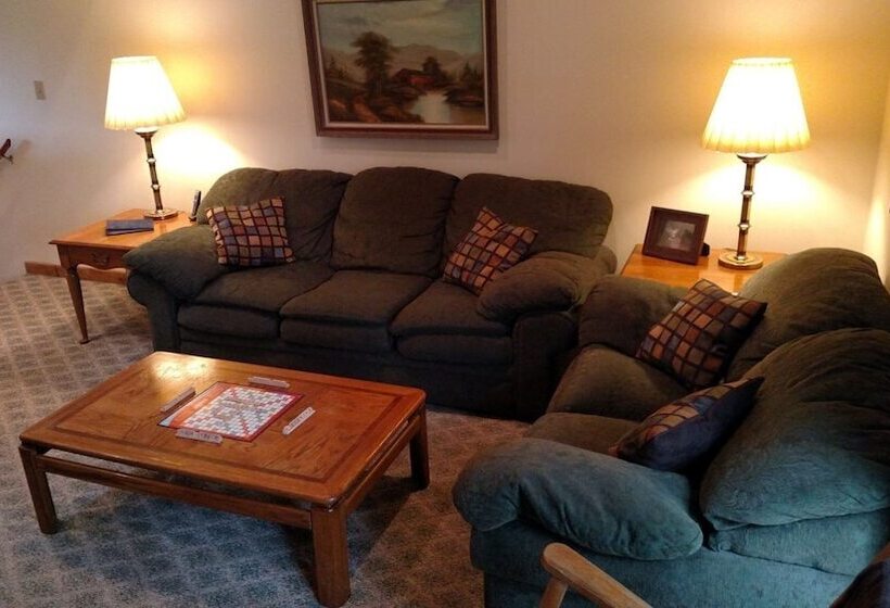 Northwoods A4 Huckleberry Hideaway