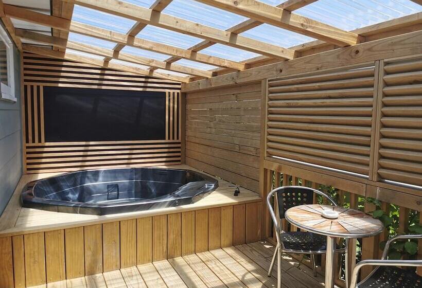 Parakai Geothermal Motel