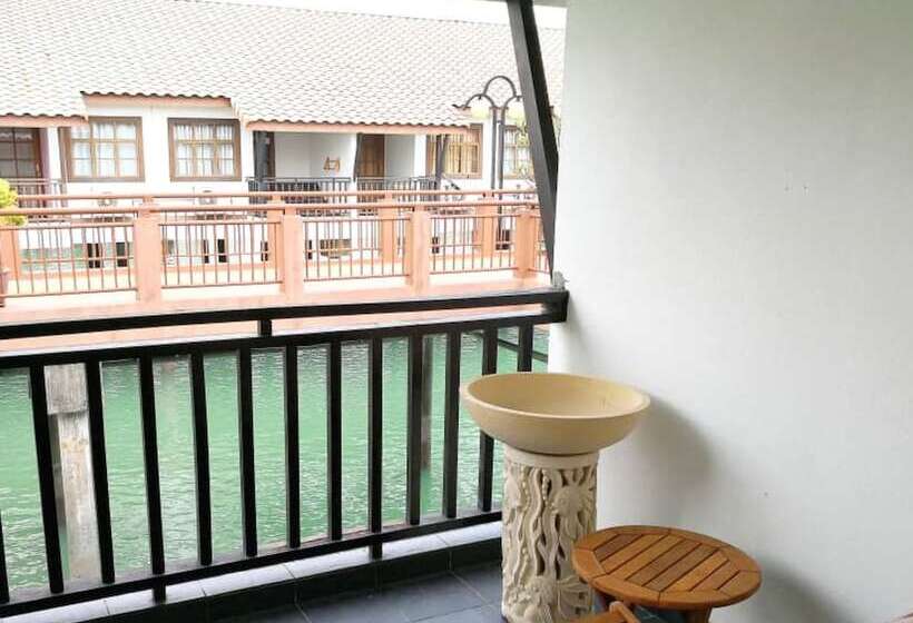 Пансион Alpine Lxpd Water Chalet