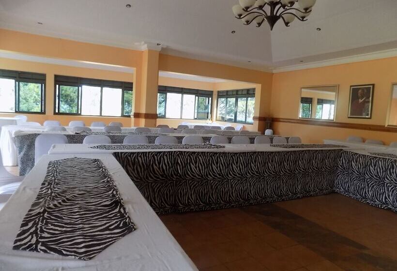 پانسیون Heritage Country Club