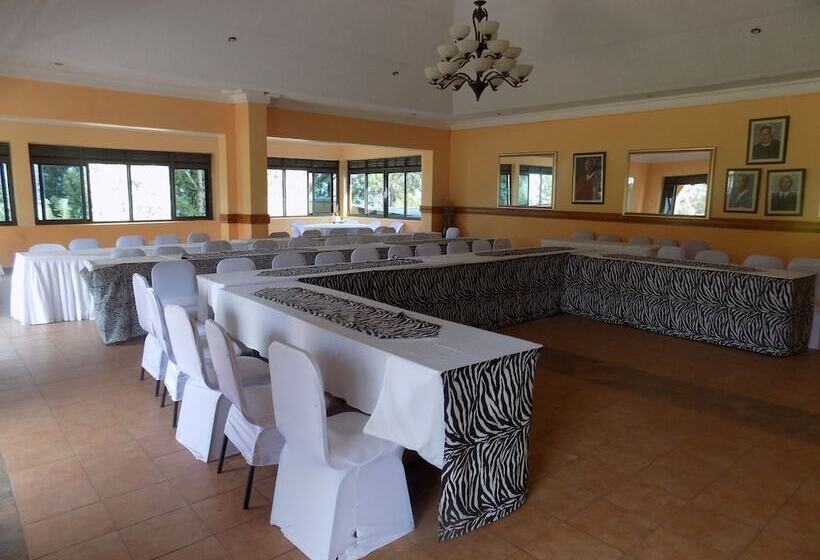 پانسیون Heritage Country Club