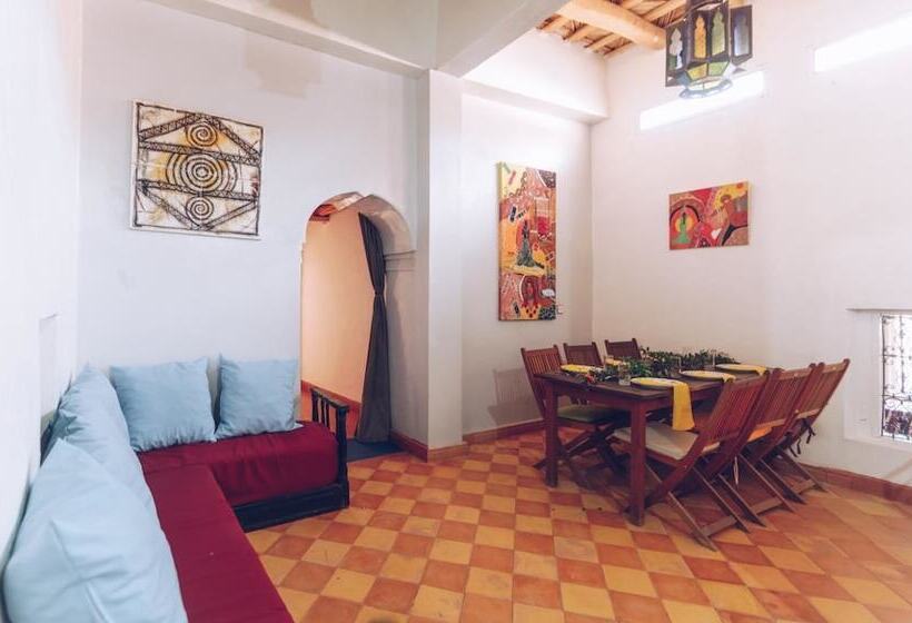 Пансион Monkey Finger House