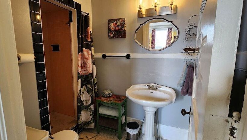 Пансион The Clinton Inn