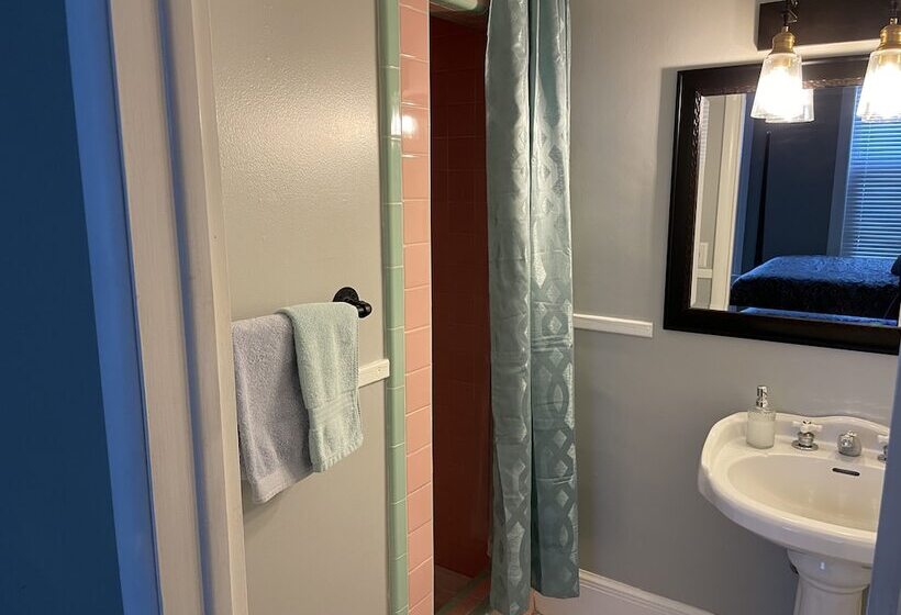 Пансион The Clinton Inn