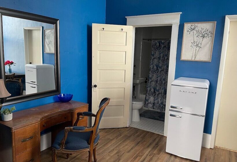 Пансион The Clinton Inn