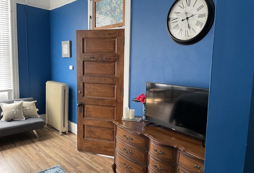 Пансион The Clinton Inn