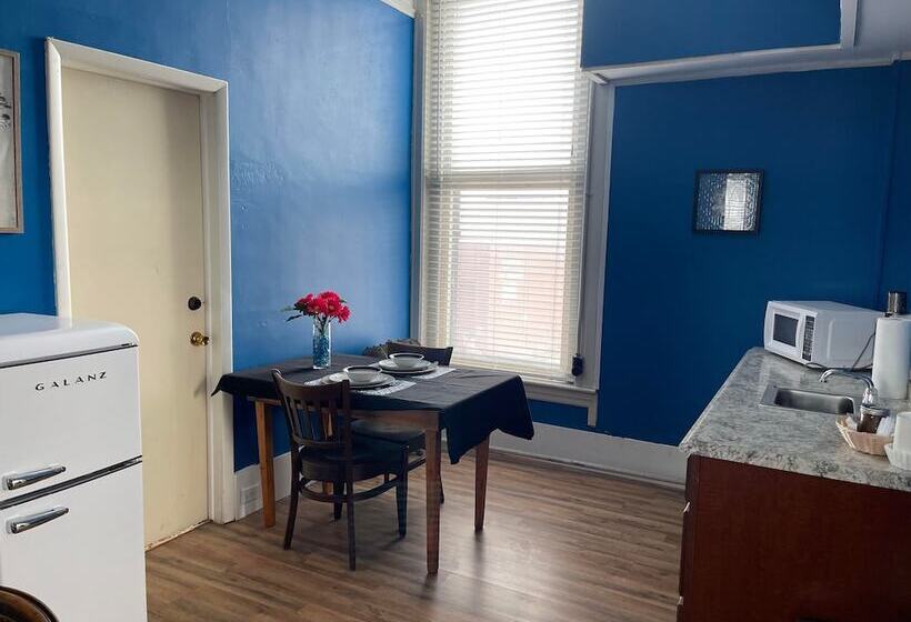 Пансион The Clinton Inn