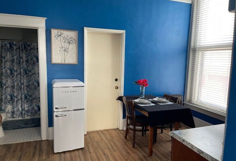 Пансион The Clinton Inn