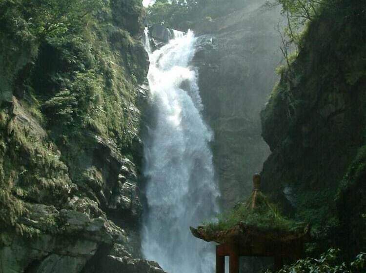 پانسیون Xanadu Hostel