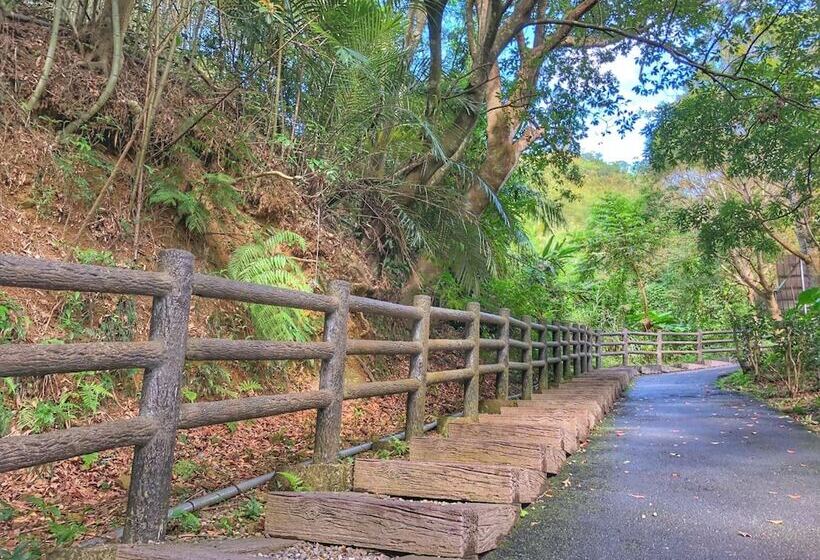 پانسیون Xanadu Hostel