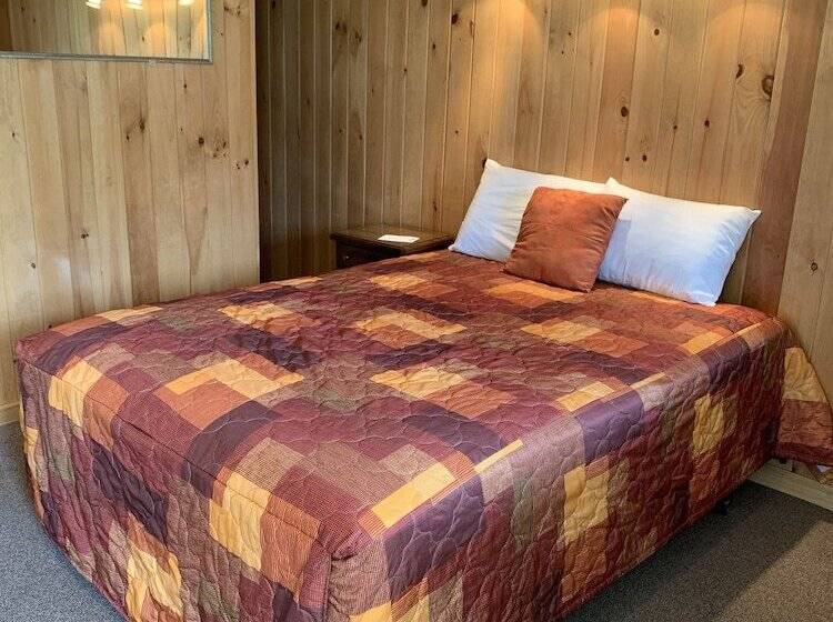 Whippoorwill Motel & Campsites