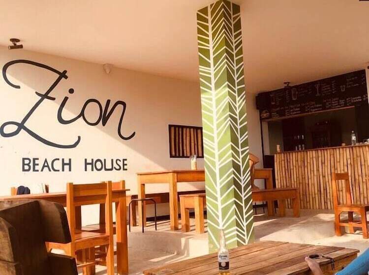 Общежитие Zion Beach House Adults Only