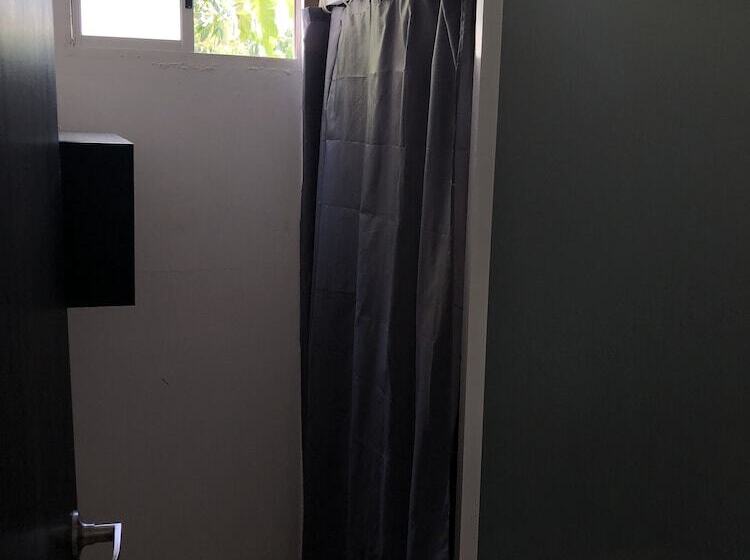 הוסטל Zion Beach House   Adults Only