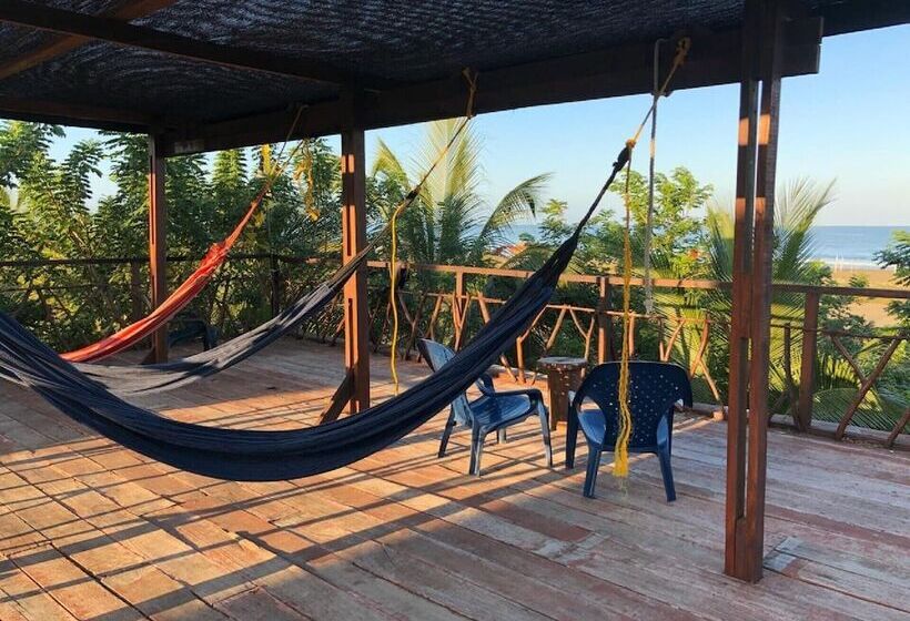 הוסטל Zion Beach House   Adults Only