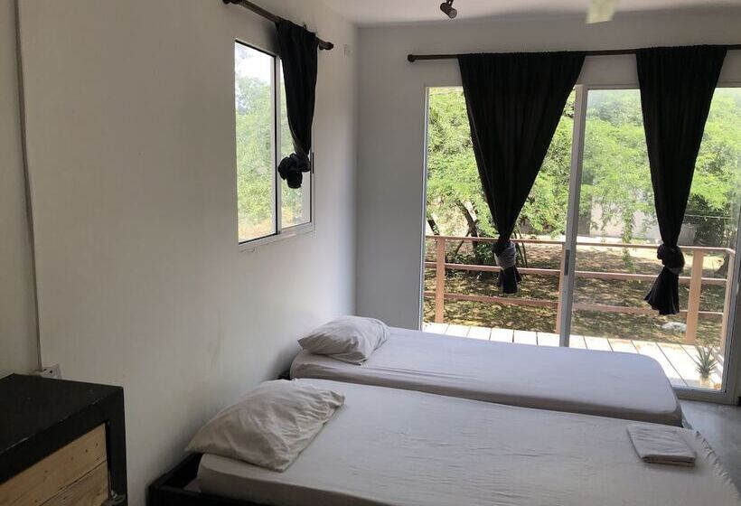 הוסטל Zion Beach House   Adults Only