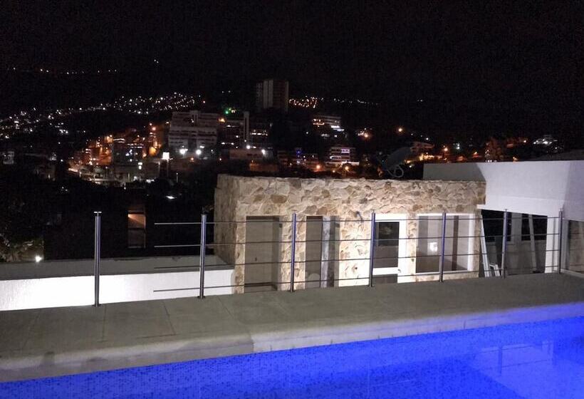 Apartasuites La Flora