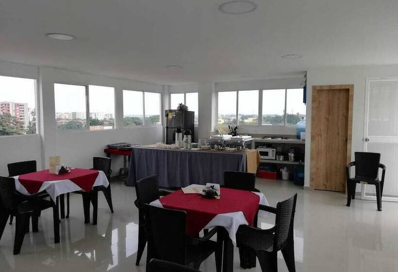 Apartasuites La Flora